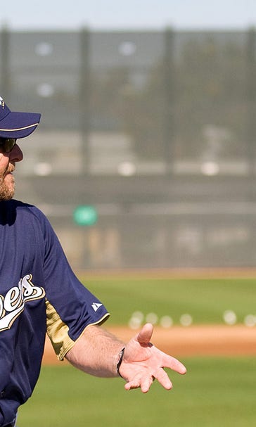 Yount springs into action, imparts wisdom on Brewers in spring training